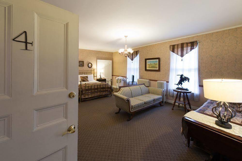 Rogues Harbor Inn Lansing Exterior photo